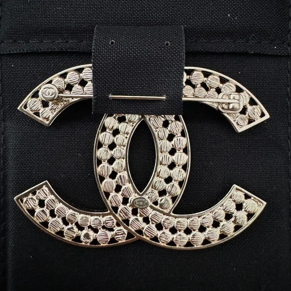 CHANEL 23S CLASSIC GOLD TONE LARGE BIG CC LOGO CRYSTALS CRYSTAL BROOCH PIN